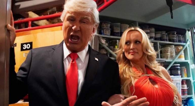 Actriz porno Stormy Daniels se  enfrentó a “Trump” en televisión