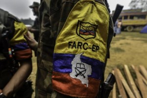 Familias de equipo prensa esperan confirmar hallazgo de cadáveres en Colombia