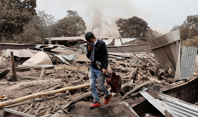 Autoridades de Guatemala admitieron que alerta de erupción volcánica tardó para salvar vidas