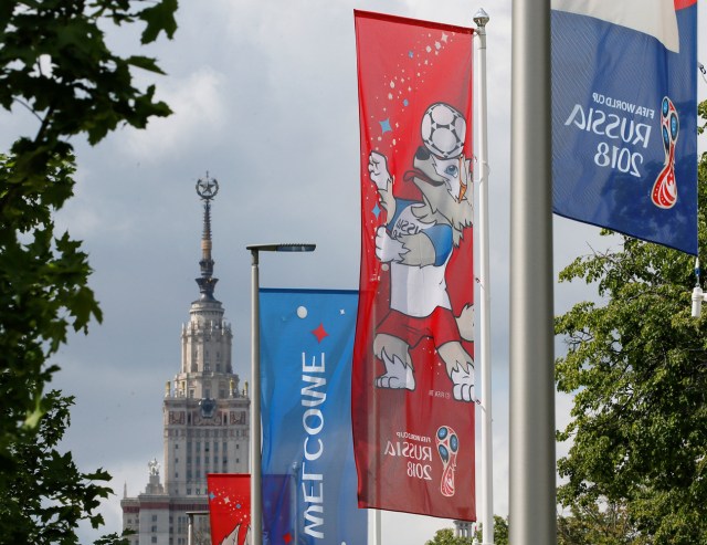 La mascota oficial Zabivaka es vista en el Estadio Luzhniki en Moscú, Rusia el 13 de junio de 2018. Reuters / Gleb Garanich