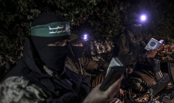 Israel bombardea puestos militares de Hamás en Gaza y lanzan cinco cohetes