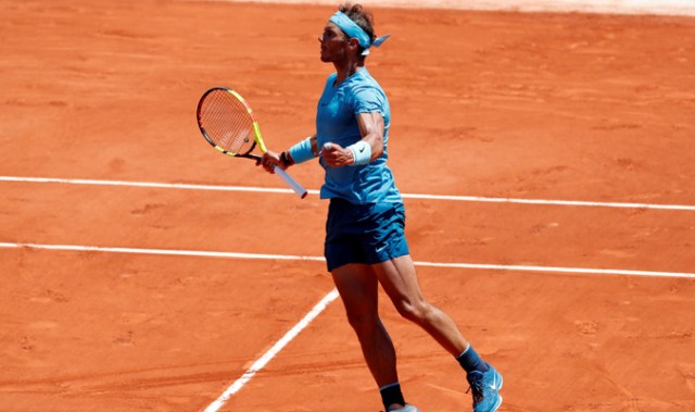 El tenista español Rafael Nadal reacciona tras ganar al argentino Diego Schwartzman durante su partido de cuartos de final de Roland Garros que ambos disputaron en París, Francia, este 7 de junio de 2018. EFE/ Guillaume Horcajuelo 
