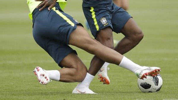 Qué mala suerte: Casemiro lesiona a compañero en entrenamiento y enciende las alarmas en Brasil