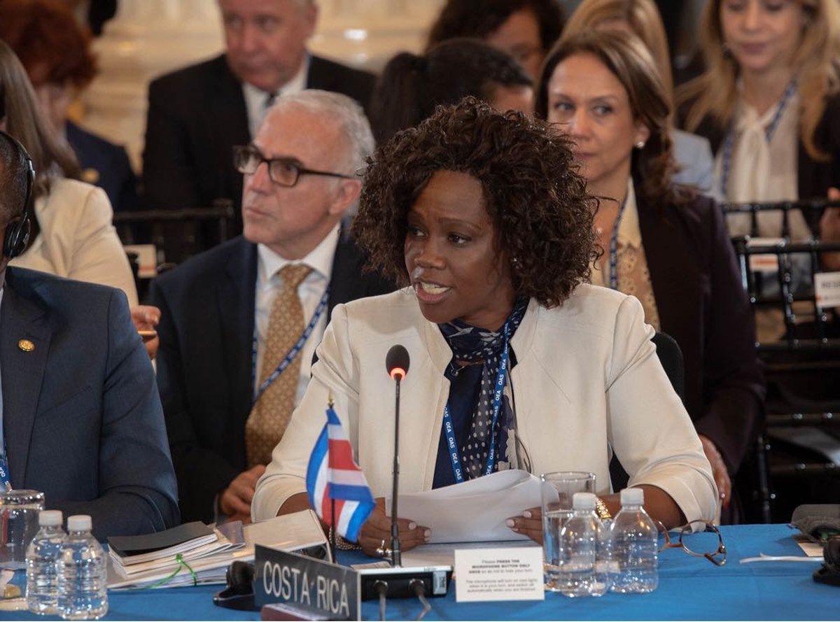 Epsy Campbell choca con canciller de Venezuela en Asamblea de la OEA