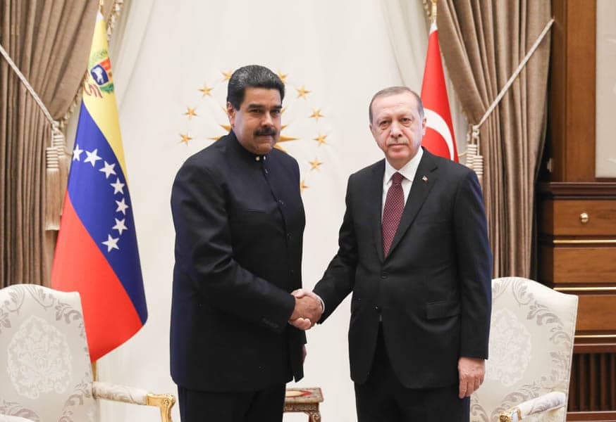 Maduro felicita a Erdogan por su victoria electoral