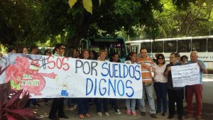 Profesores universitarios de Aragua protestaron para exigir salarios dignos #25Jun (fotos)