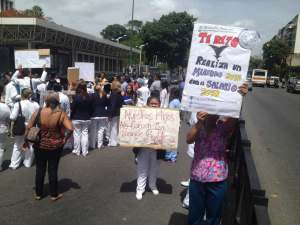 Trabajadores de la Maternidad Concepción Palacios protestan ante precariedad del recinto hospitalario #12Jun