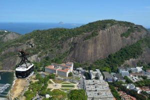 Cierran puntos turísticos en Río de Janeiro y piden evitar playas por coronavirus