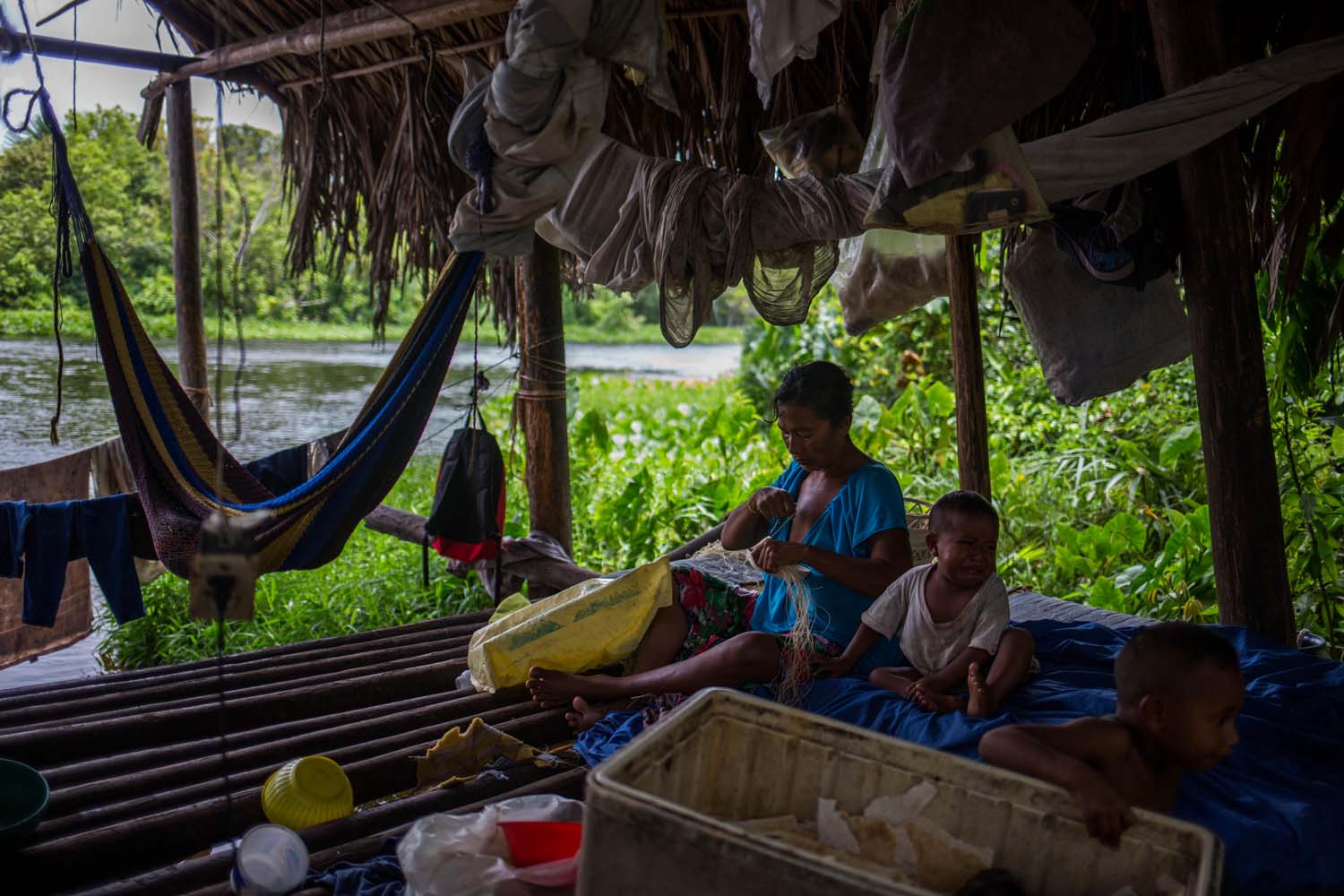 Los indígenas venezolanos que resisten la crisis debajo de un puente (Fotos)