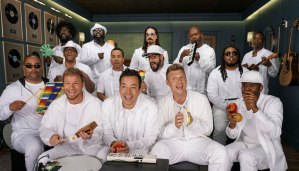 Backstreet Boys y Jimmy Fallon interpretan “I want it that way” con instrumentos de juguete (Video)