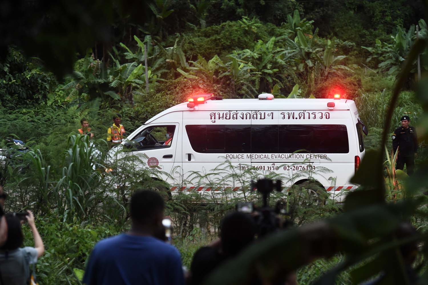 Interrumpen hasta este lunes las labores de rescate en cueva de Tailandia
