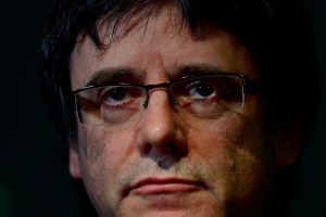 Puigdemont, exonerado de delitos de rebelión, pero procesado por malversación y desobediencia