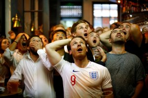 ¿Jugada legal? Inglaterra intentó empatar el partido mientras los croatas festejaban el gol de la victoria
