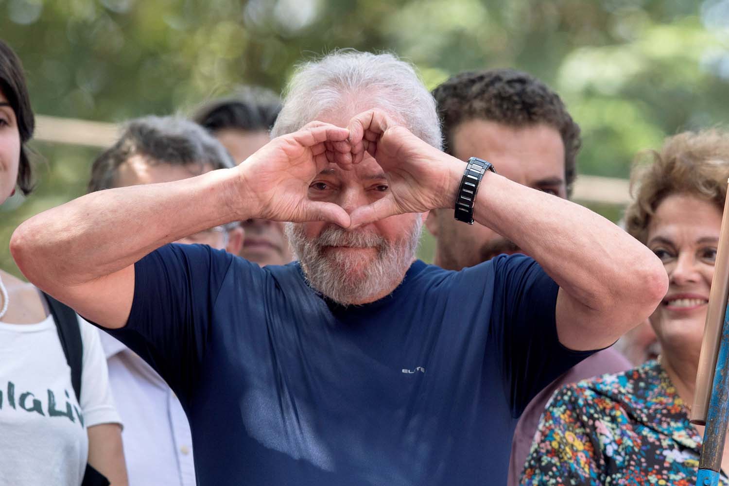 Lula celebró su primer cumpleaños en la cárcel y pidió, como regalo, “el voto del pueblo para Haddad”