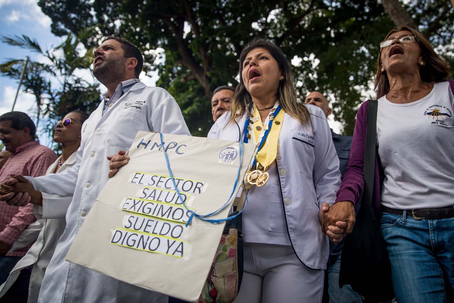 FOTOS: Al cumplir 36 días de protesta, trabajadores de la salud llegan a la OPS