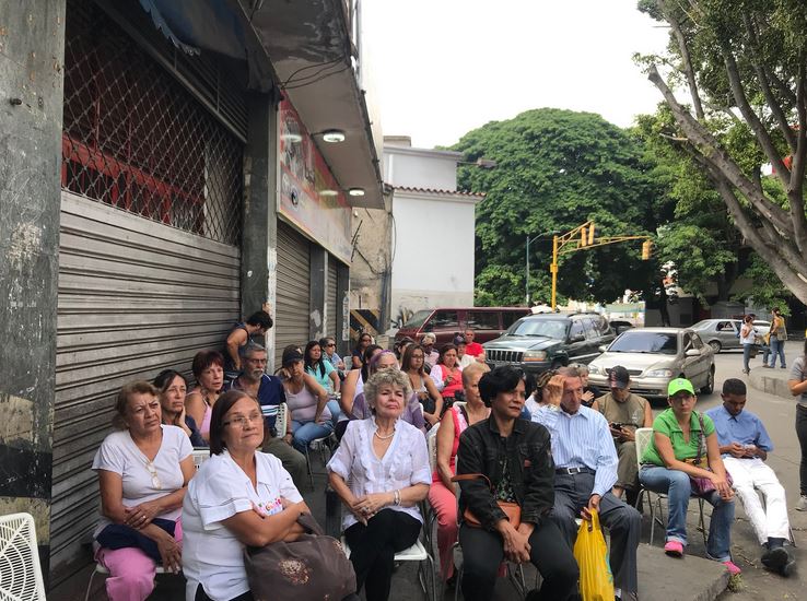 Vecinos de El Paraíso trancan el puente 9 de Diciembre por falta de agua (Videos)