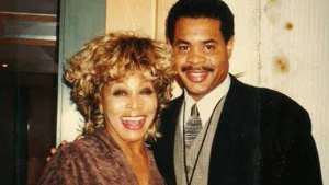 Tina Turner dice que se siente feliz a pesar de la muerte de su hijo