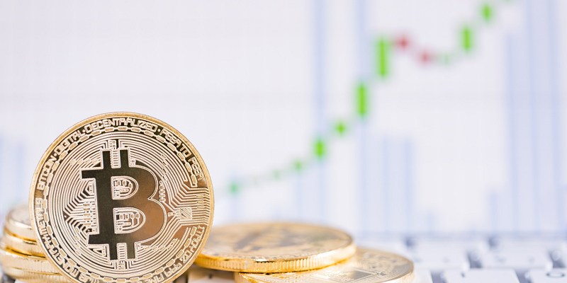 El precio del bitcoin alcanza USD 6.700. Los inversionistas esperan por más