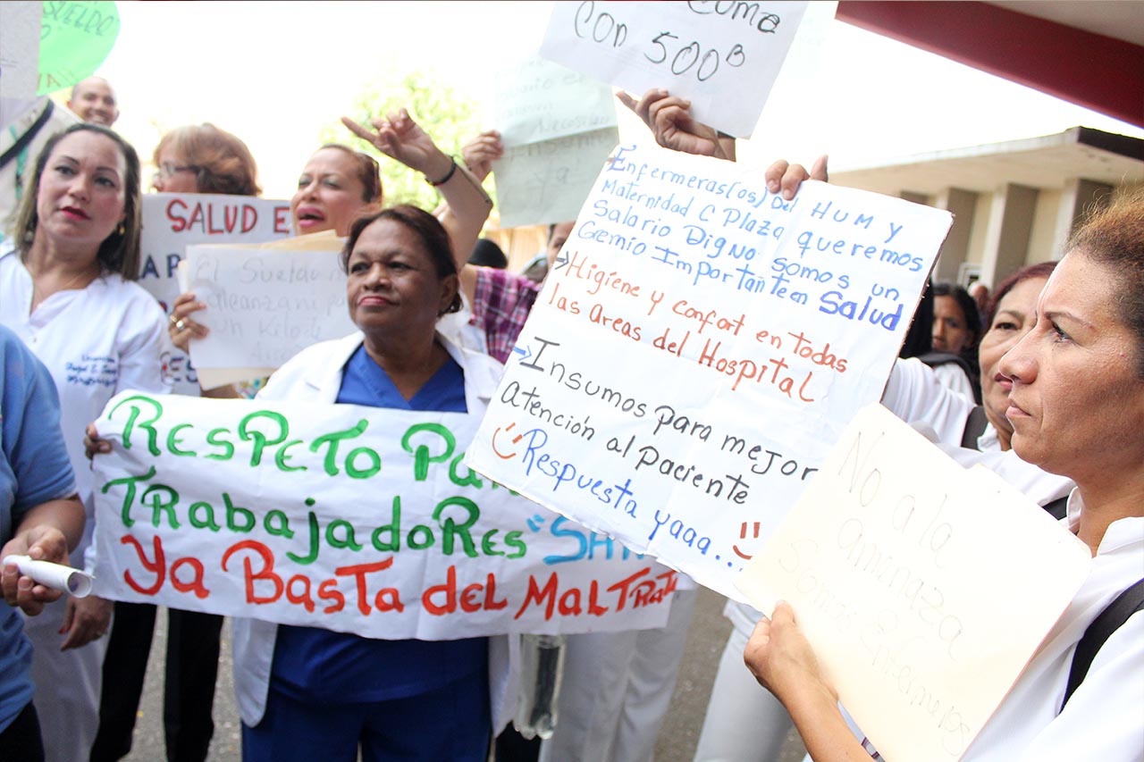Persiste protesta de empleados públicos de la salud por salarios