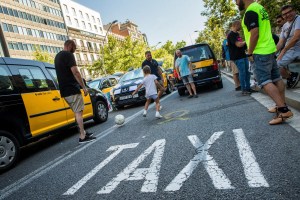 Taxistas españoles mantienen la huelga al no alcanzar acuerdo con el Gobierno