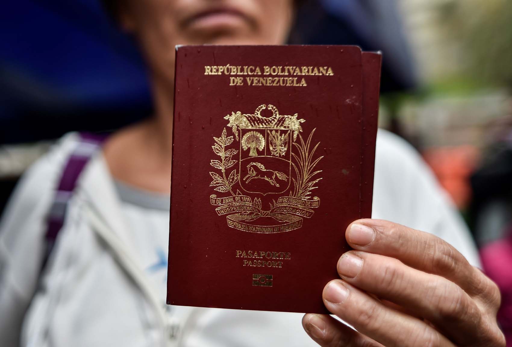 Costa Rica anuncia que aceptará pasaportes vencidos de venezolanos (Comunicado)