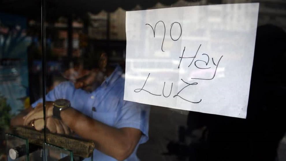 Usuarios informan que varios sectores de Caracas se encuentran sin luz #15Oct