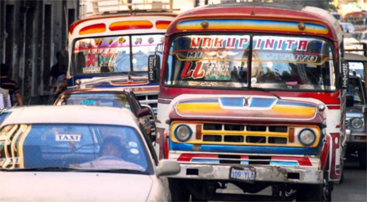 Autobús en Bolivia embiste y mata a 7 personas que danzaban en la calle