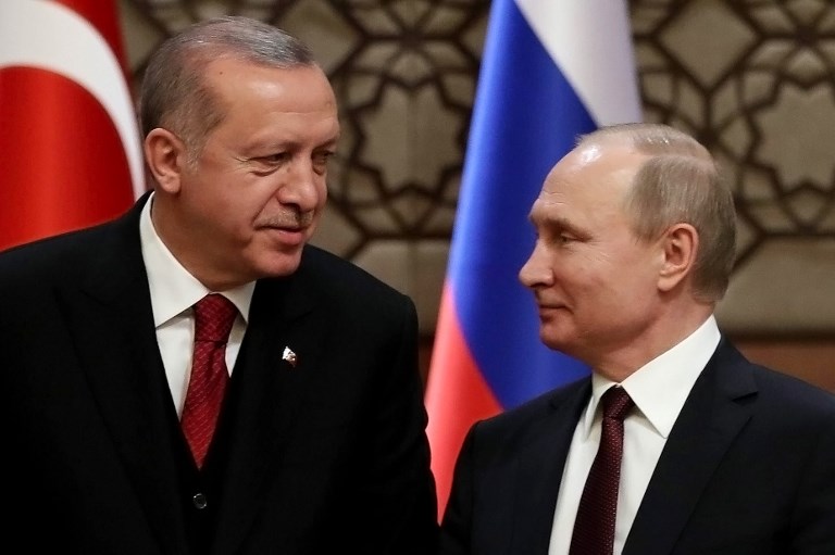 Erdogan habla con Putin y propone cumbre de líderes sobre Ucrania