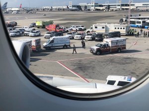 Diez personas a bordo de un Emirates son tratados en el hospital de Nueva York