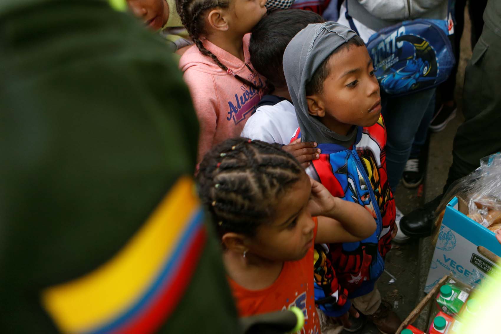 A la sombra de su sueño, venezolanos acampan en Bogotá mientras esperan un futuro (fotos)
