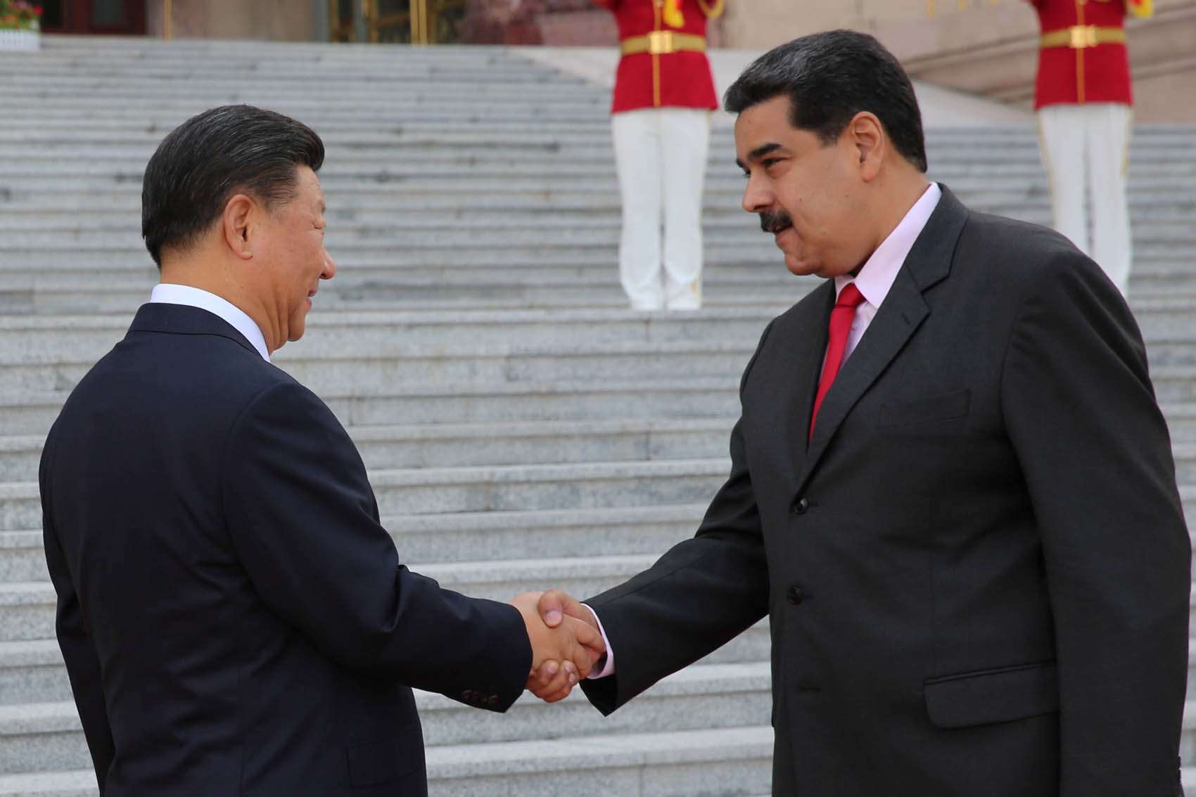 Caída de los precios del petróleo obliga a Maduro a enviar más barriles a China para saldar la deuda