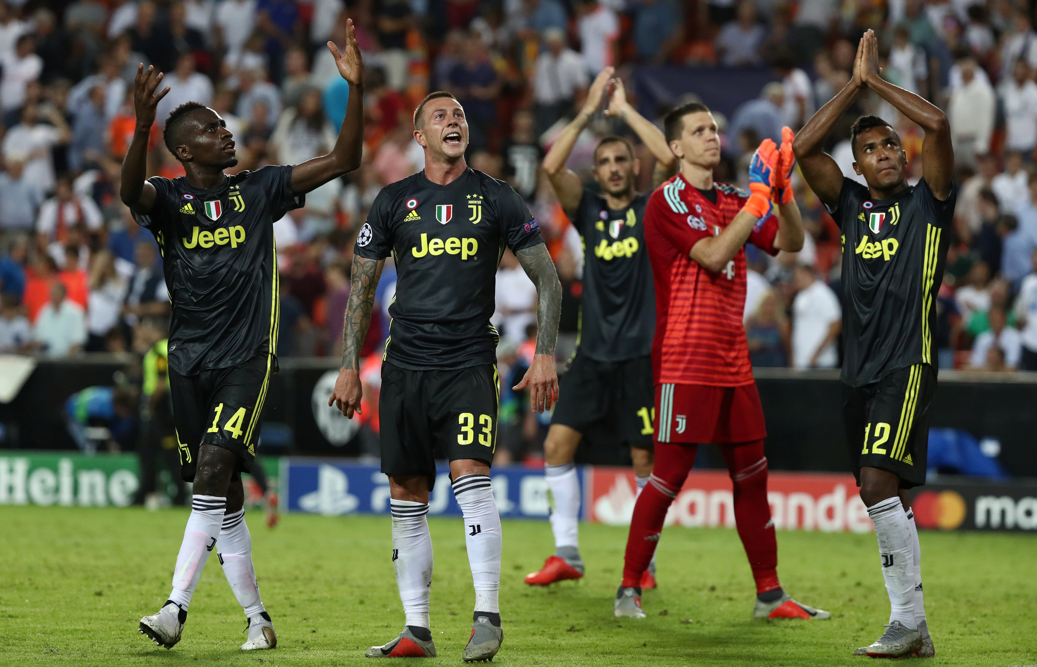 Juventus doblega al Valencia pese a la expulsión de Cristiano Ronaldo