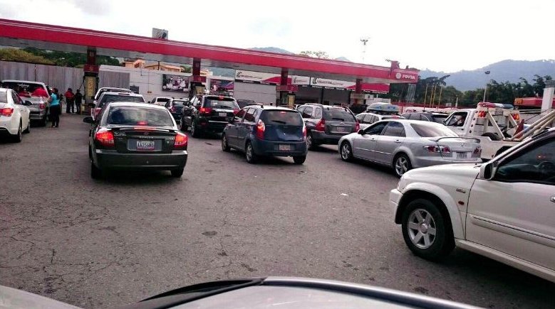 Persisten kilométricas colas en Mérida para surtir gasolina #21Sep (Fotos)