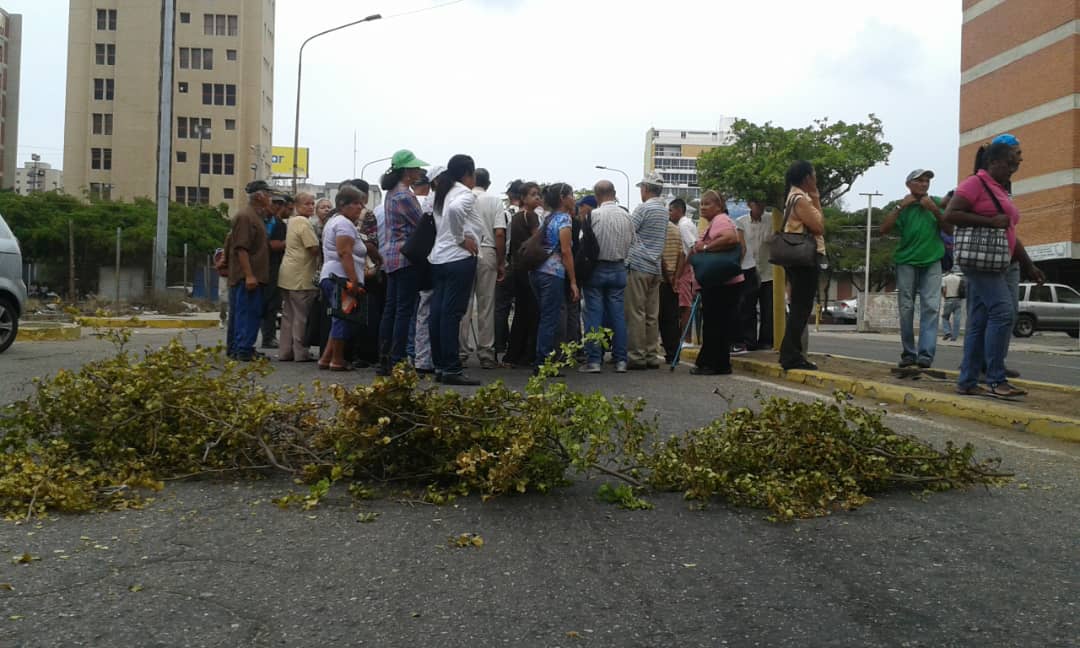 En Zulia los pensionados protestan frente a los bancos #5Sep (fotos)