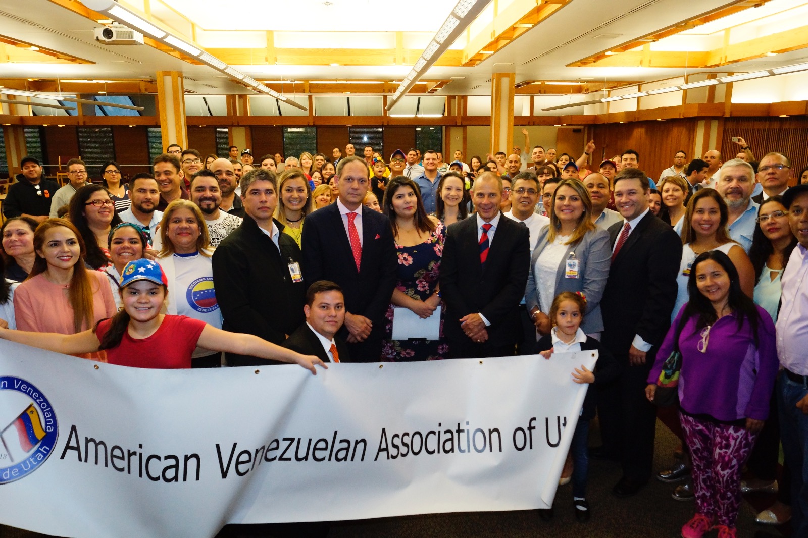 Presidente del TSJ en el exilio se reunió con el congresista estadounidense Jhon Curtís para tratar crisis venezolana