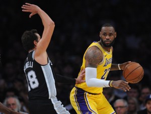 Los Lakers de LeBron James no dan con la tecla