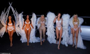 ¡Alerta Hot! Victoria’s Secret transforma a todas las Kardashian en irresistibles angelitas (FOTOS)
