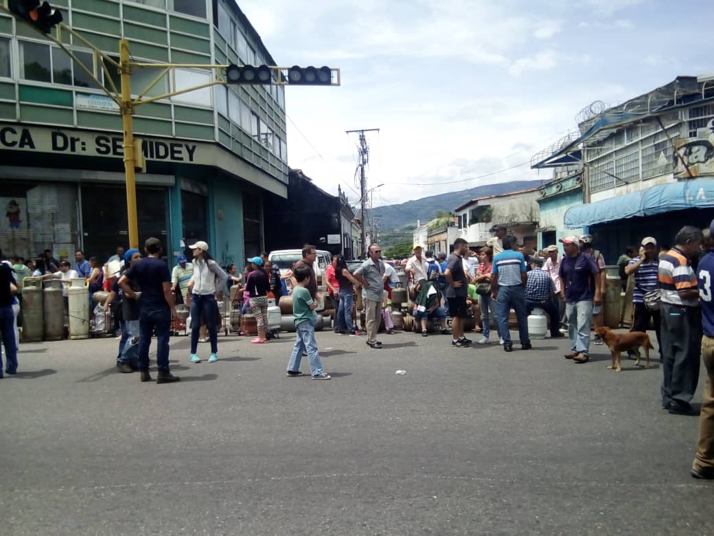 Protestan en el sector La Catedral de San Cristóbal por falta de gas #26Oct