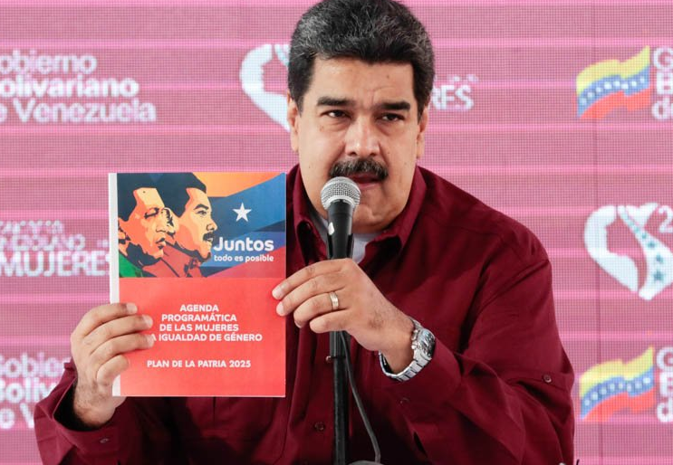 Maduro asegura que tiene “casi listo” el pernil para repartir a los Clap en navidades