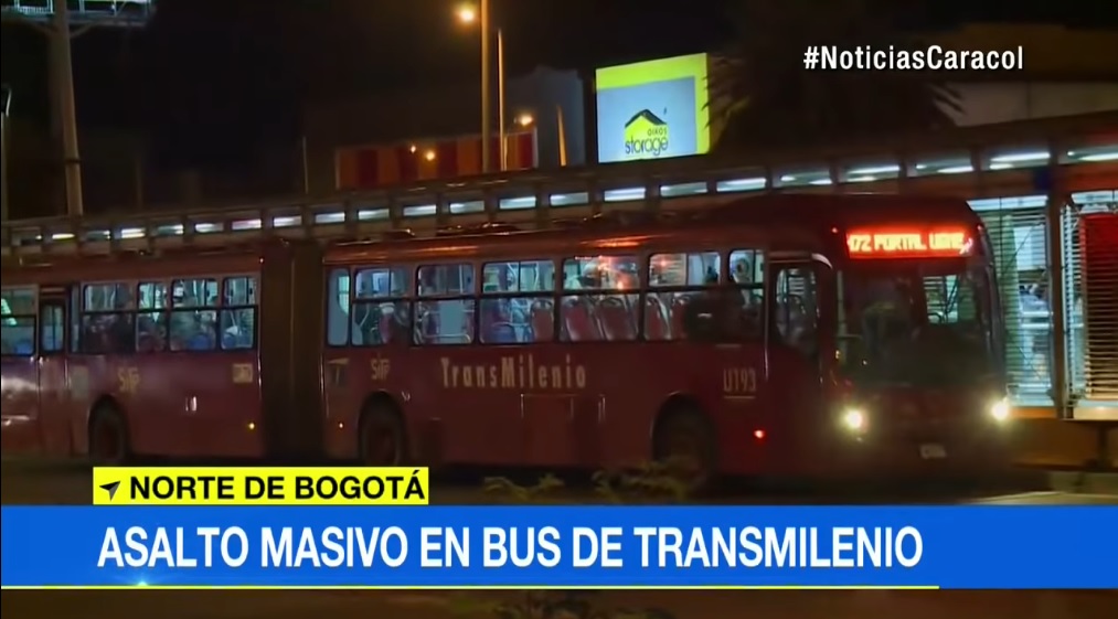 Un venezolano intentó evitar robo en un autobús en Colombia y terminó en el hospital (video)