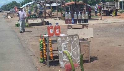 Sin cola y sin carnet de la patria…así venden la gasolina en Zulia (fotos)