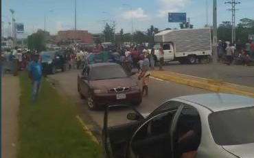 Pescadores en Higuerote protestan por el robo masivo de motores #17Oct