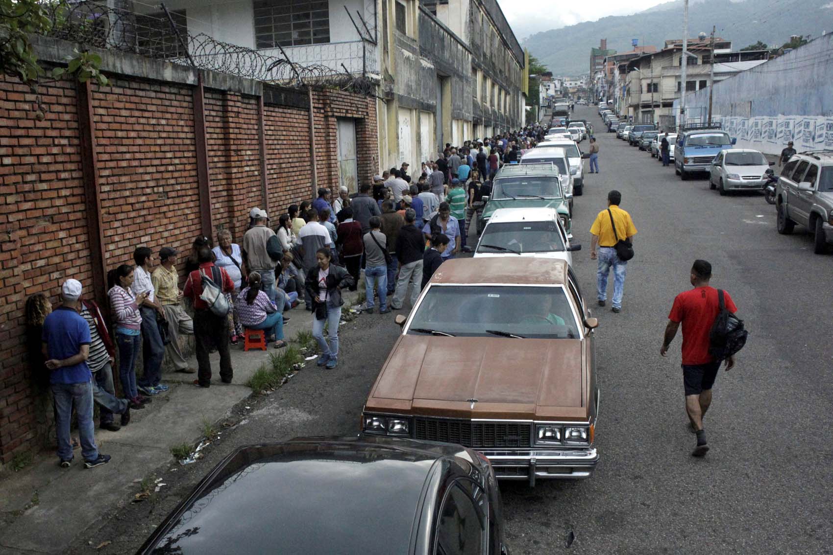 Economía venezolana ha caído 53% desde que gobierna Maduro, según la AN