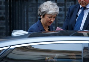 May intenta vender el acuerdo del Brexit a sus ministros