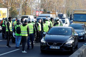 Manifestante muere atropellada durante protesta de “chalecos amarillos” en Francia
