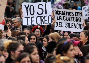Miles salen a la calle en España contra la violencia machista (fotos)