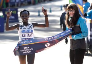 La keniana Keitany y el etíope Lelisa Desisa ganan el maratón de Nueva York