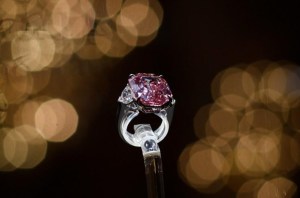 Subastan diamante rosa excepcional: Esperan obtener entre 30 o 50 millones de dólares
