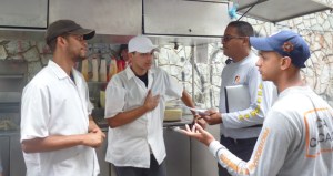 Chacao inspecciona expendios de comida ambulante