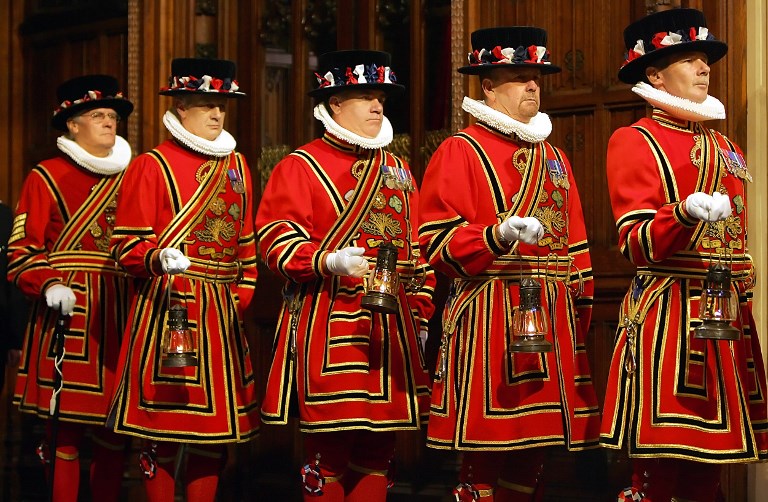 Por esta razón los Guardianes de palacios reales británicos están en huelga… por primera vez en la historia